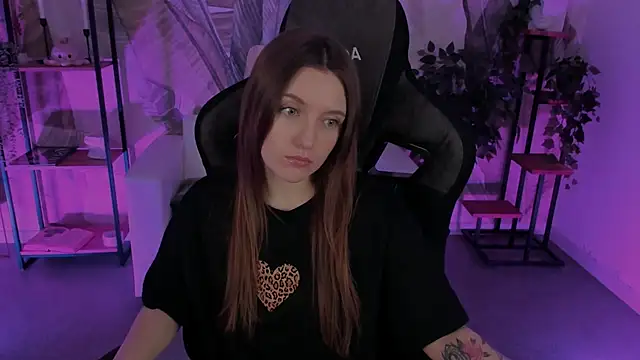 Snapshot of JennyDens chatting on 03.04.25 JennyDens online show from 03.04.25