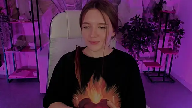 Snapshot of JennyDens chatting on 03.10.25 JennyDens online show from 03.10.25