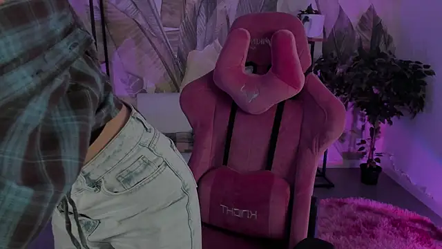 Snapshot of JennyDens chatting on 09.09.25 JennyDens online show from 09.09.25