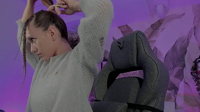 Snapshot of JennyDens chatting on 09.25.25 JennyDens online show from 09.25.25