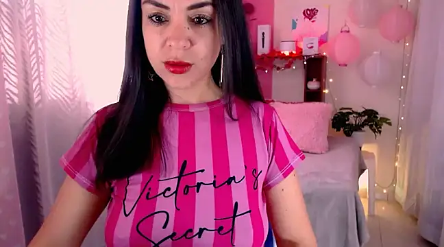 Snapshot of LATINGODDESS_X chatting on 03.18.25 LATINGODDESS X online show from 03.18.25