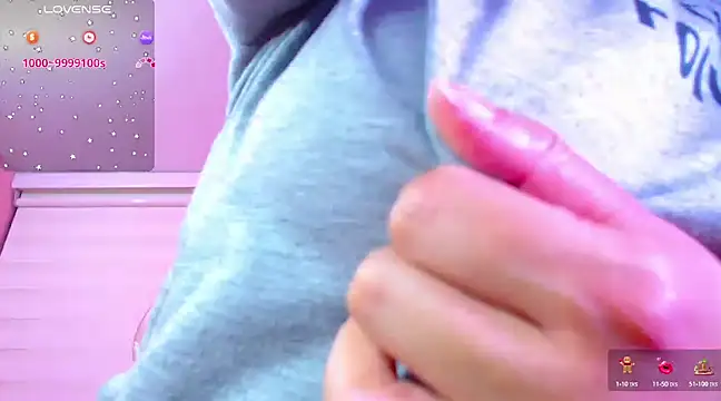 Snapshot of Vannessa__Shy chatting on 12.10.24 Vannessa  Shy online show from 12.10.24