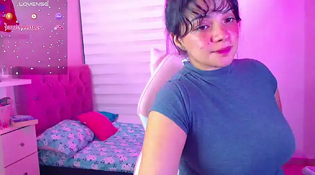 Snapshot of Vannessa__Shy chatting on 12.20.24 Vannessa  Shy online show from 12.20.24