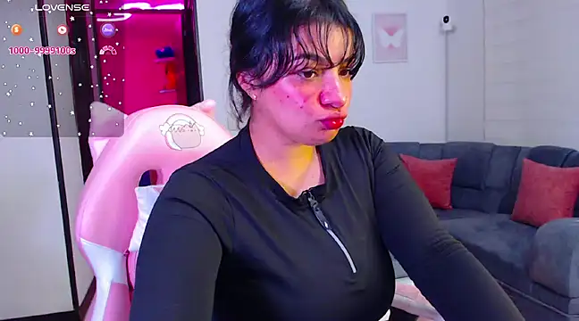 Snapshot of Vannessa__Shy chatting on 01.24.25 Vannessa  Shy online show from 01.24.25
