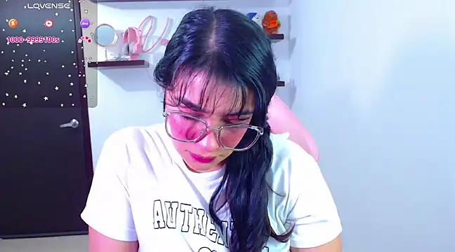 Snapshot of Vannessa__Shy chatting on 02.07.25 Vannessa  Shy online show from 02.07.25