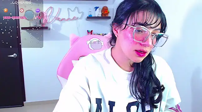 Snapshot of Vannessa__Shy chatting on 02.20.25 Vannessa  Shy online show from 02.20.25