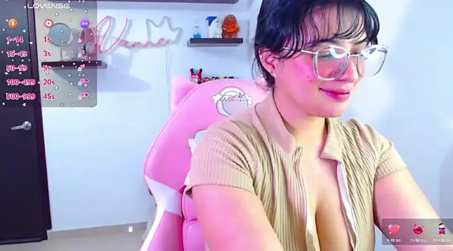 Snapshot of Vannessa__Shy chatting on 02.22.25 Vannessa  Shy online show from 02.22.25