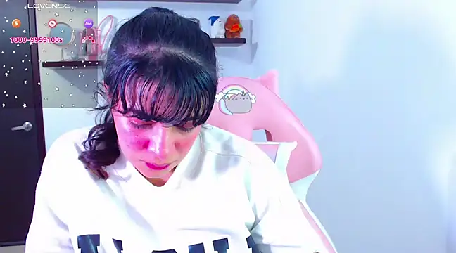 Snapshot of Vannessa__Shy chatting on 02.24.25 Vannessa  Shy online show from 02.24.25