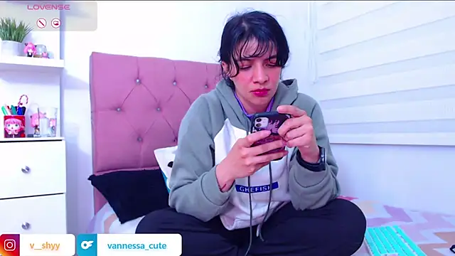 Snapshot of Vannessa__Shy chatting on 09.26.25 Vannessa  Shy online show from 09.26.25