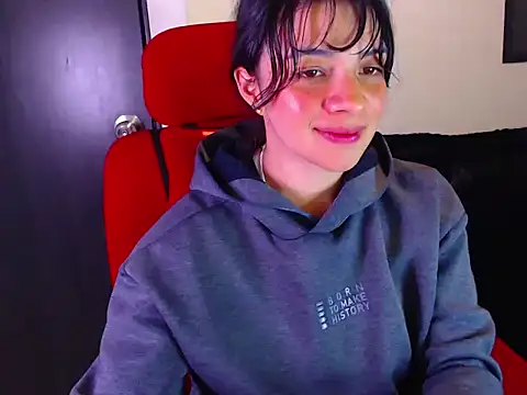 Snapshot of Vannessa__Shy chatting on 10.19.25 Vannessa  Shy online show from 10.19.25