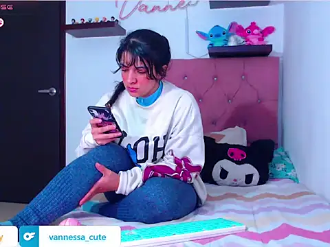 Snapshot of Vannessa__Shy chatting on 10.26.25 Vannessa  Shy online show from 10.26.25