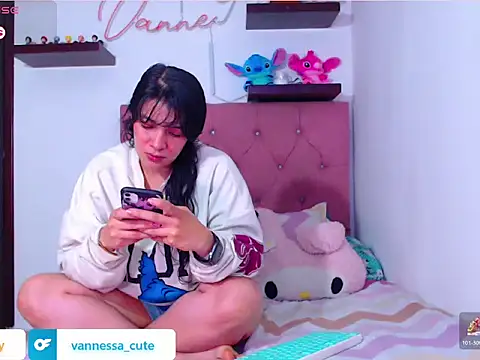 Snapshot of Vannessa__Shy chatting on 10.26.25 Vannessa  Shy online show from 10.26.25