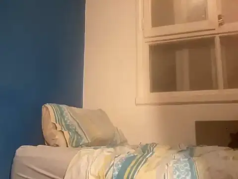 Snapshot of Fabrissi chatting on 10.26.25 Fabrissi online show from 10.26.25