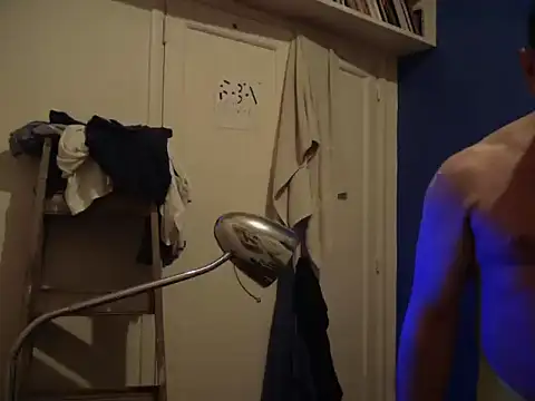 Snapshot of Fabrissi chatting on 11.16.25 Fabrissi online show from 11.16.25