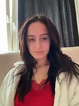 Snapshot of Zeyna1 chatting on 12.19.24 Zeyna1 online show from 12.19.24