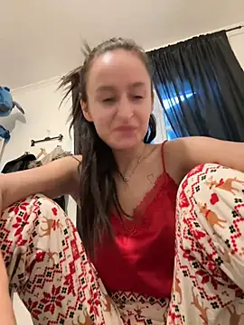 Snapshot of Zeyna1 chatting on 12.20.24 Zeyna1 online show from 12.20.24