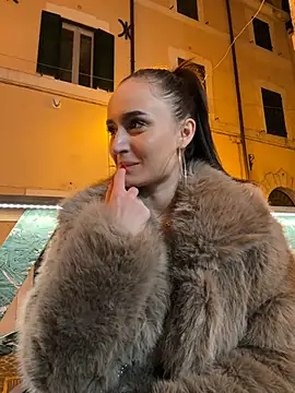 Snapshot of Zeyna1 chatting on 12.28.24 Zeyna1 online show from 12.28.24