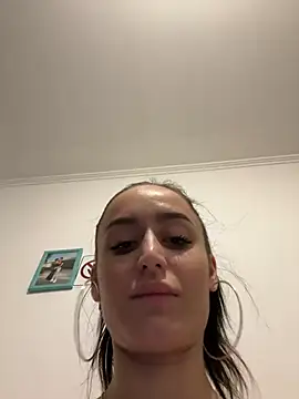 Snapshot of Zeyna1 chatting on 12.29.24 Zeyna1 online show from 12.29.24