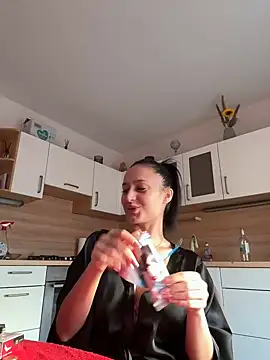 Snapshot of Zeyna1 chatting on 01.17.25 Zeyna1 online show from 01.17.25