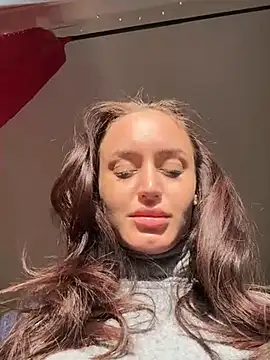 Snapshot of Zeyna1 chatting on 03.18.25 Zeyna1 online show from 03.18.25