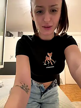 Snapshot of Zeyna1 chatting on 09.22.25 Zeyna1 online show from 09.22.25