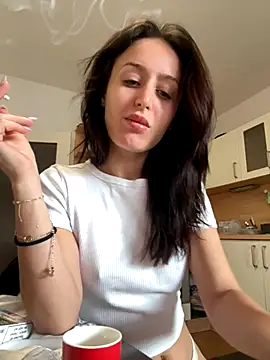 Snapshot of Zeyna1 chatting on 09.28.25 Zeyna1 online show from 09.28.25