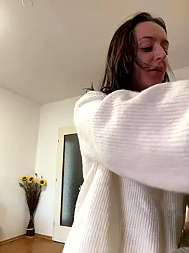 Snapshot of Zeyna1 chatting on 10.10.25 Zeyna1 online show from 10.10.25