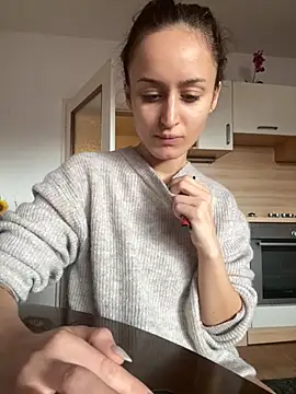 Snapshot of Zeyna1 chatting on 10.11.25 Zeyna1 online show from 10.11.25