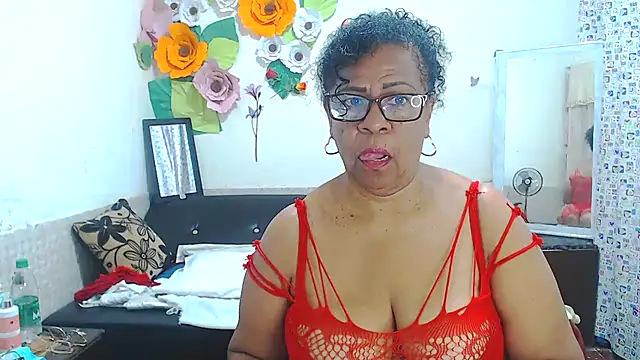 Snapshot of Yayis-hot-sexyw chatting on 02.15.25 Yayis-hot-sexyw online show from 02.15.25