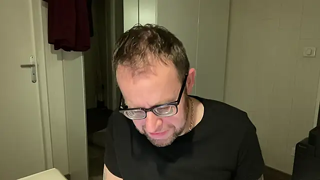 Snapshot of FABIOGLASSES chatting on 01.03.25 FABIOGLASSES online show from 01.03.25