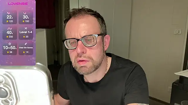 Snapshot of FABIOGLASSES chatting on 01.22.25 FABIOGLASSES online show from 01.22.25