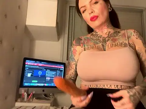 Snapshot of SabrinaRussel chatting on 03.07.25 SabrinaRussel online show from 03.07.25