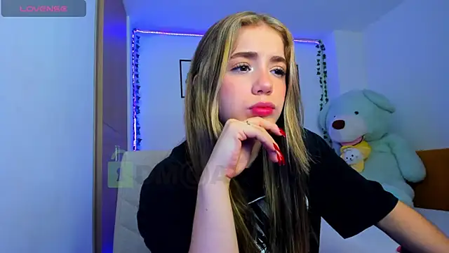 Snapshot of ShelbyHagen chatting on 12.13.24 ShelbyHagen online show from 12.13.24