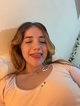 Snapshot of ShelbyHagen chatting on 11.08.25 ShelbyHagen online show from 11.08.25