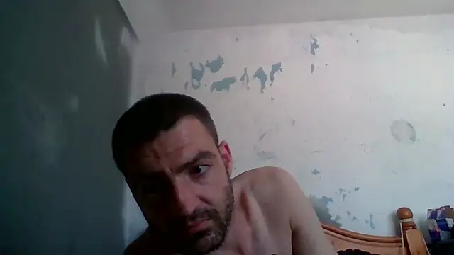 Snapshot of ThatGuyNextDoor1992 chatting on 09.28.25 ThatGuyNextDoor1992 online show from 09.28.25