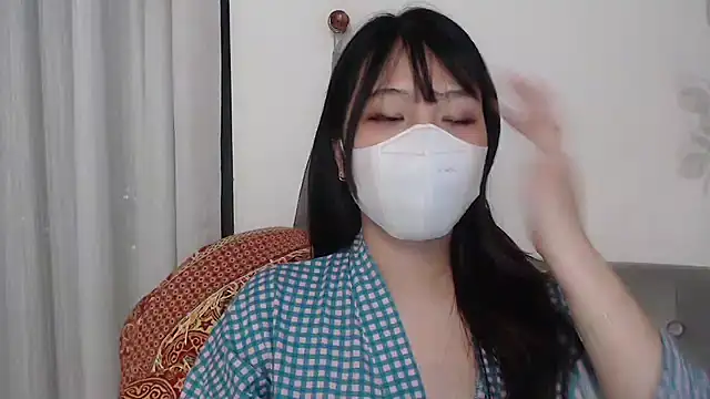 Snapshot of Onee-Chew chatting on 12.19.24 Onee-Chew online show from 12.19.24