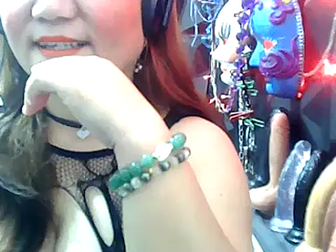 Snapshot of URFUCKINGDOLL chatting on 02.01.25 URFUCKINGDOLL online show from 02.01.25