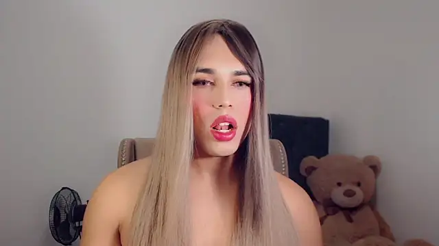 Snapshot of BIGCOCKMIA chatting on 09.18.25 BIGCOCKMIA online show from 09.18.25