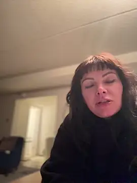 Snapshot of annablisss chatting on 03.18.25 annablisss online show from 03.18.25