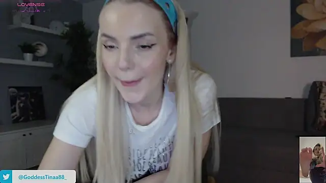 Snapshot of Goddess_Tina chatting on 03.09.25 Goddess Tina online show from 03.09.25