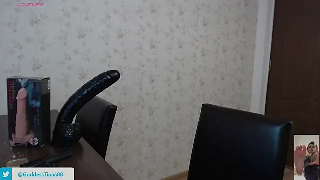 Snapshot of Goddess_Tina chatting on 10.22.25 Goddess Tina online show from 10.22.25