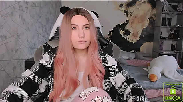 Snapshot of dj_eban_ chatting on 10.21.25 dj eban online show from 10.21.25