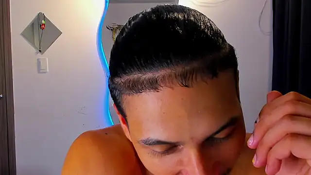 Snapshot of Kris_Khalifa69 chatting on 09.21.25 Kris Khalifa69 online show from 09.21.25