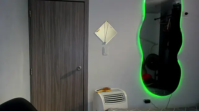 Snapshot of Kris_Khalifa69 chatting on 10.04.25 Kris Khalifa69 online show from 10.04.25