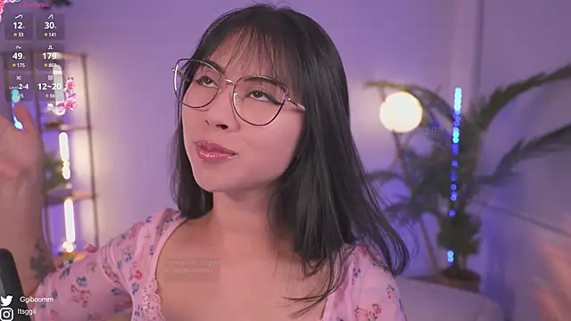 Snapshot of Gigi_ohlala chatting on 01.12.25 Gigi ohlala online show from 01.12.25