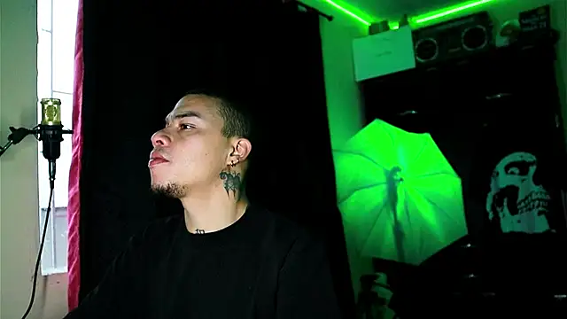 Snapshot of BestMasterForYou chatting on 10.29.25 BestMasterForYou online show from 10.29.25