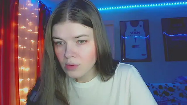 Snapshot of Klementa chatting on 10.19.25 Klementa online show from 10.19.25