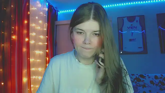 Snapshot of Klementa chatting on 10.23.25 Klementa online show from 10.23.25