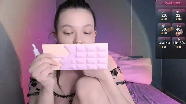 Snapshot of bbycolada chatting on 03.10.25 bbycolada online show from 03.10.25