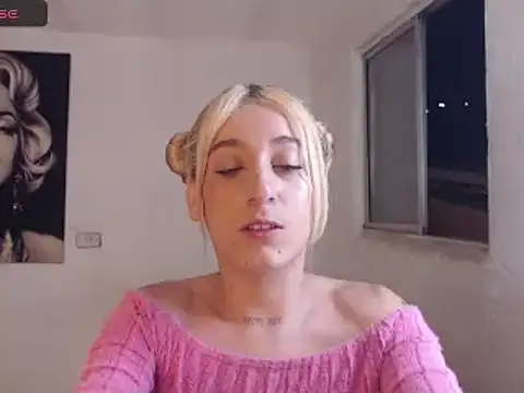 Snapshot of andreahhill chatting on 02.20.25 andreahhill online show from 02.20.25